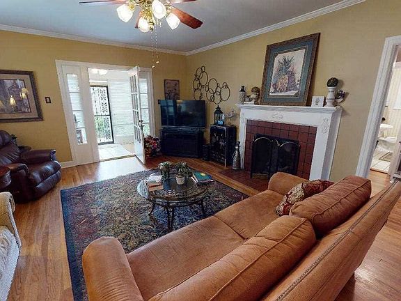 4th image of 1038 Sampson Ave