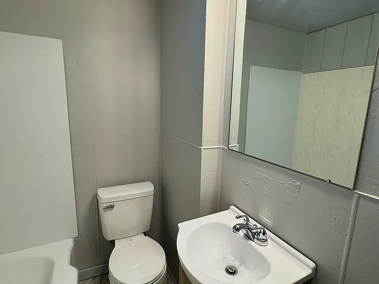 821 N George St #1 — Photo 8
