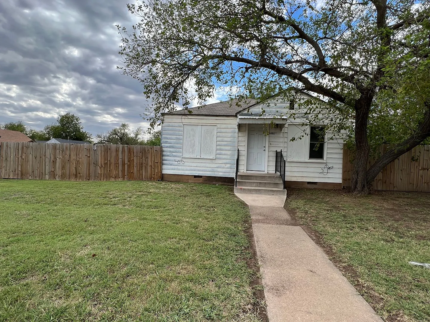 1601 Nw Bell- Available Now! — Photo 1