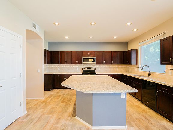 3rd image of 8528 W Salter Dr