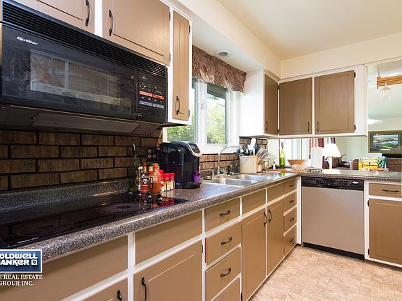 Gallery Kitchen Includes Appliances