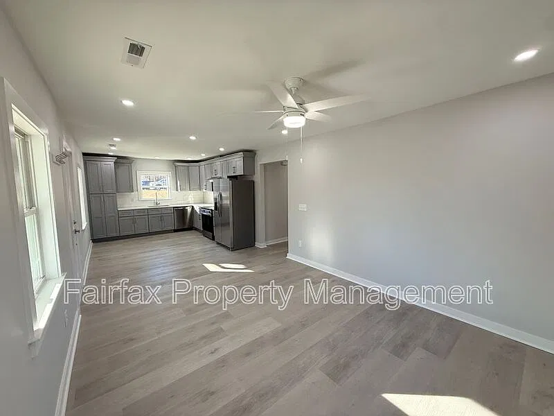 3 bed, 2.0 bath, $2,400 — Photo 4