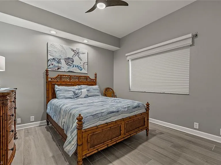 16322 Edgemont Dr — Photo 22