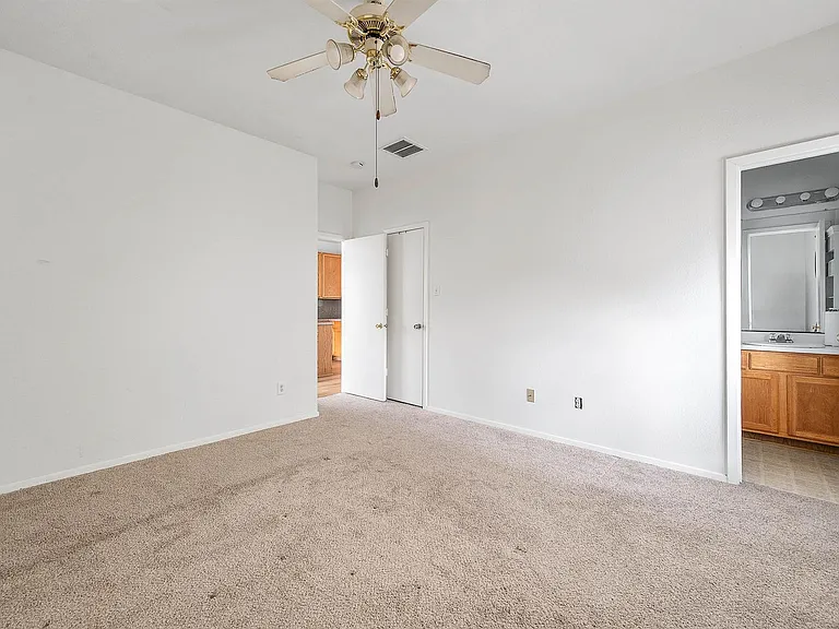 6162 Settlers Lake Cir E — Photo 17