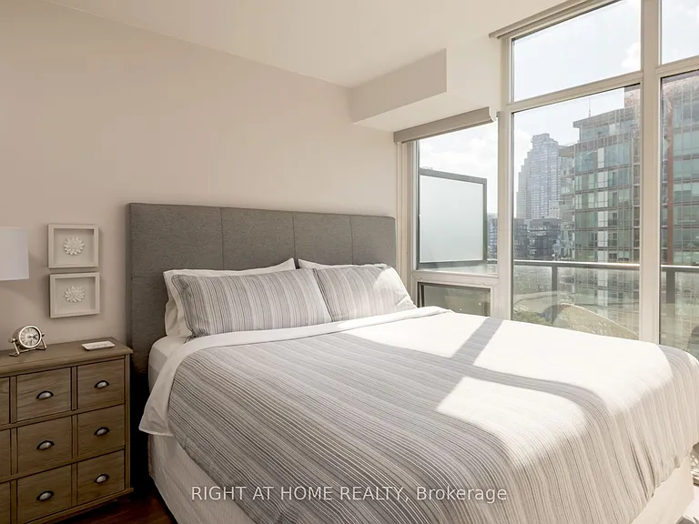 105 George St E #1912 — Photo 13