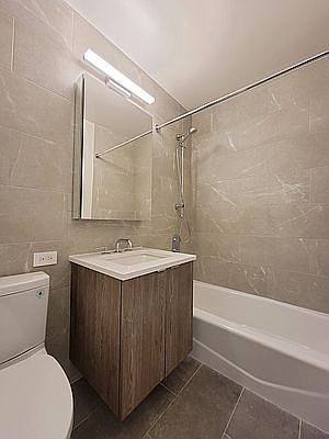 4th image of 520 W 43rd St APT 24C