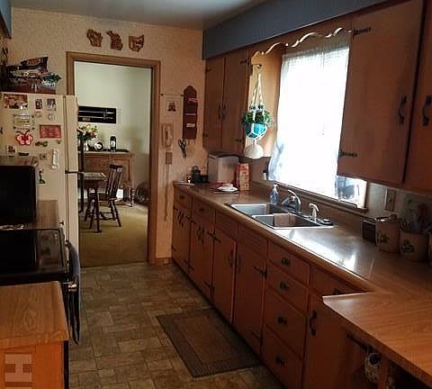 3rd image of 2623 Goldenrod Ln