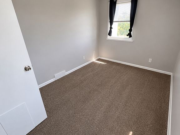 3rd image of 214 27th St #1