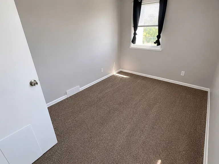 214 27th St #1 — Photo 3