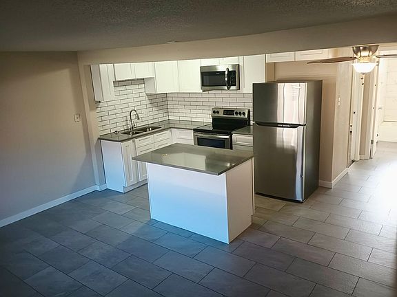 5th image of 1419 Coffman St #3