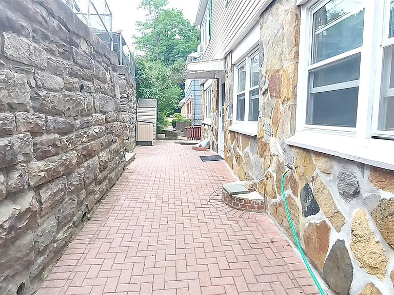 125 Washington Ave N — Photo 31