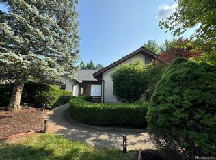 6391 Denton Dr, Troy, MI 48098