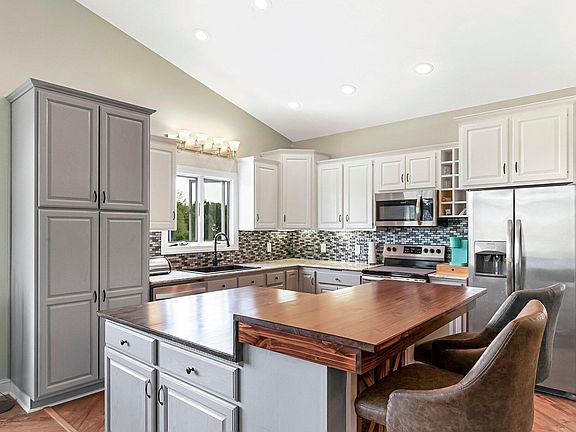 3rd image of 8860 Timber Ln
