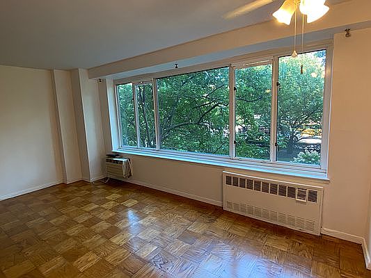 4th image of 392 Central Park W APT 2U