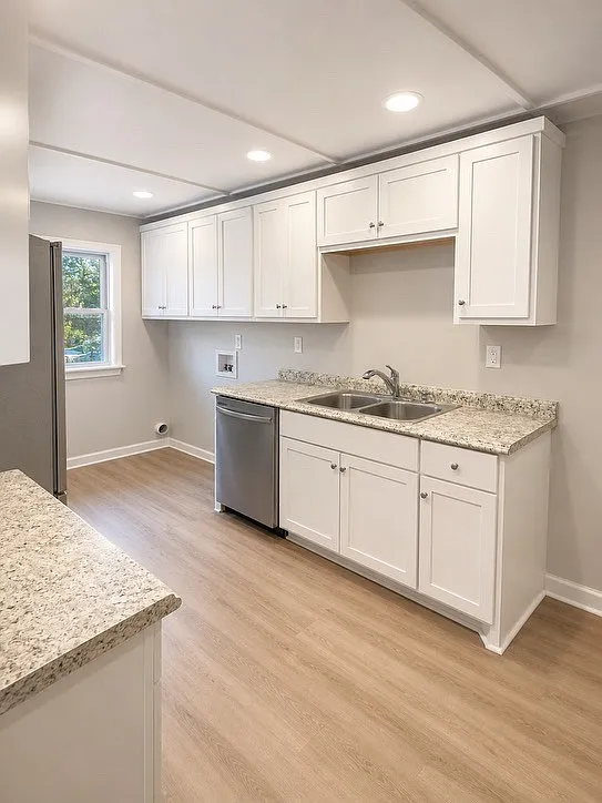 801 Fowler St — Photo 3