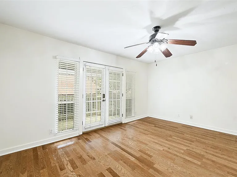 1510 W 6th St #212 — Photo 6