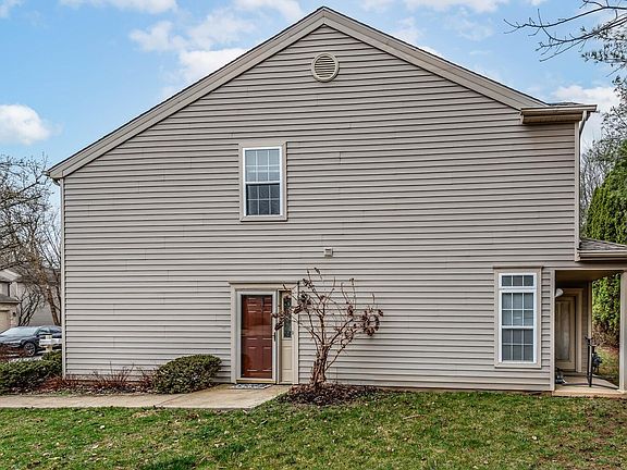 4th image of 723 E Bayberry Ct E