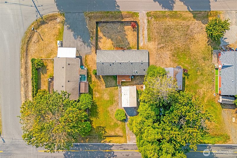 2nd image of 4548 Orcas Way