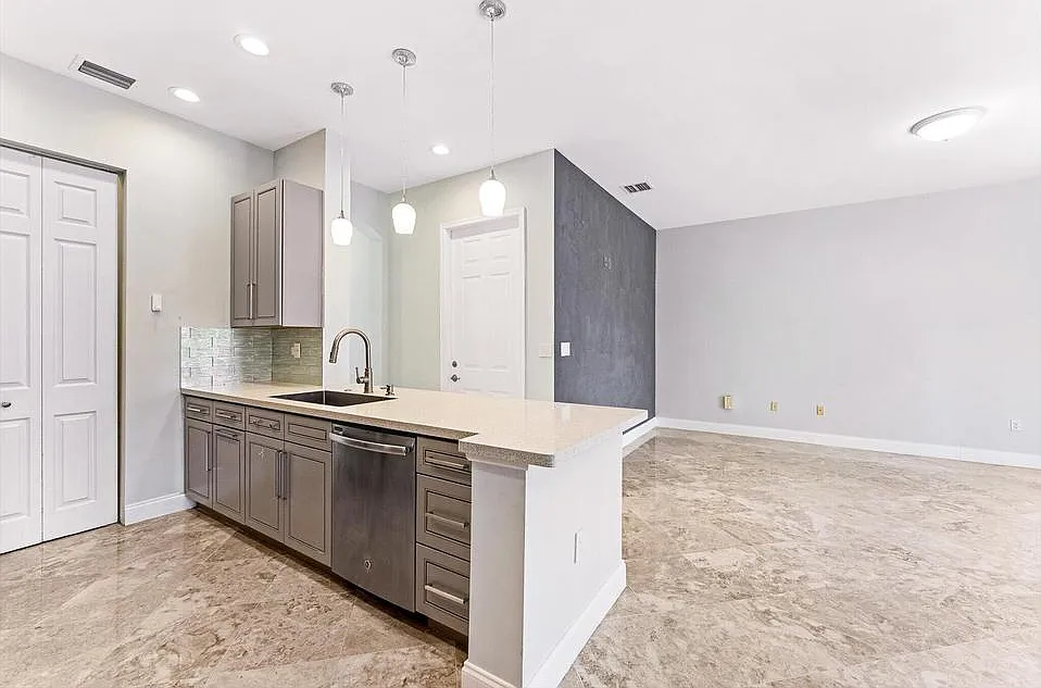 3 bed, 2.5 bath, 1818 sqft, $3,500 — Photo 3