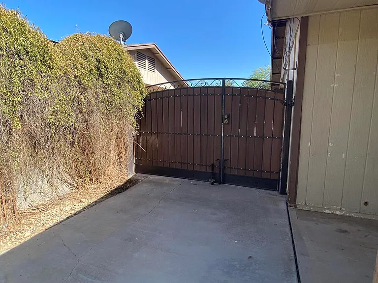 6728 W Vogel Ave — Photo 18