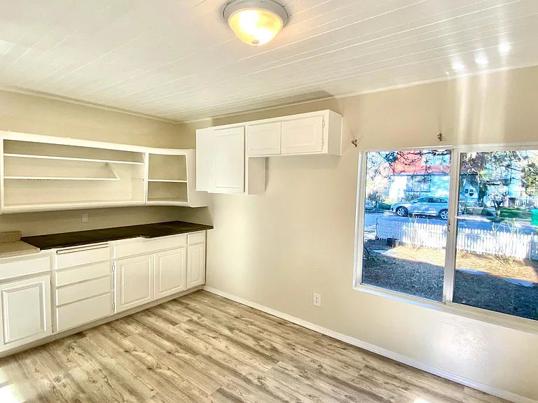 748 SE Miller St — Photo 8