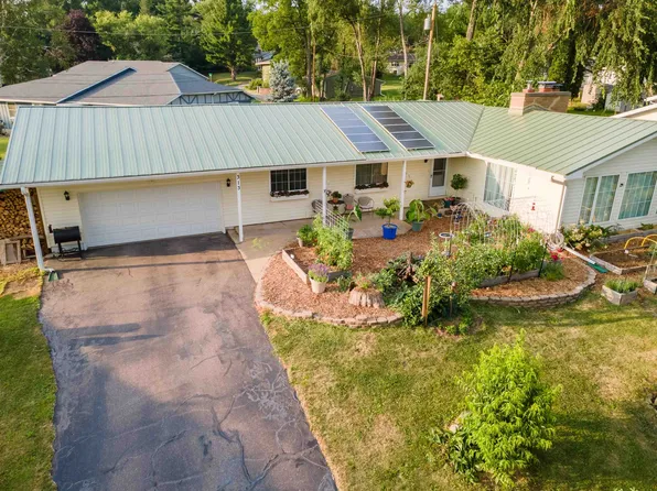 313 13th St, Baraboo, WI 53913