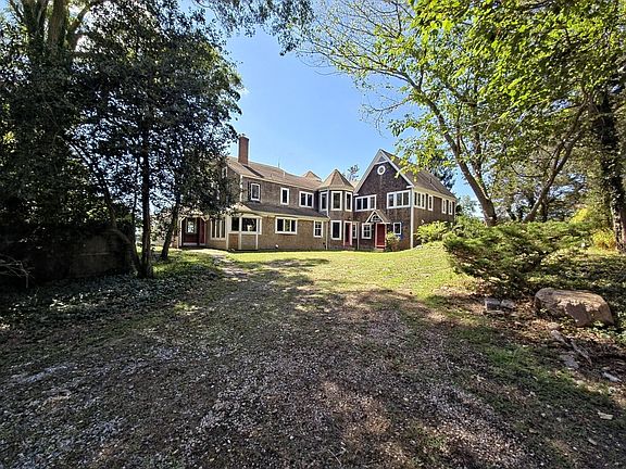 3rd image of 10 Squeteague Harbor Rd