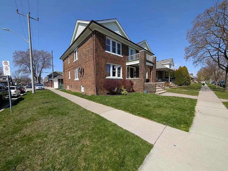 1091 Gladstone Ave — Photo 13