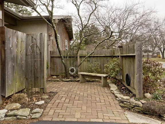 3rd image of 109 Heischman Ave