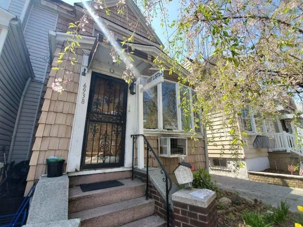 6938 67th St, Ridgewood, NY 11385
