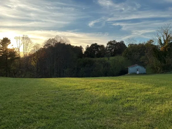 431 River Hill Rd, Galax, VA 24333