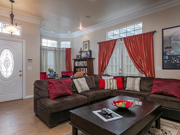 2nd image of 515 Carrington Pl