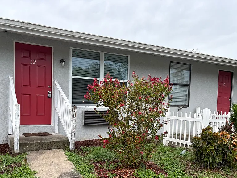 Strawberry Place Apartments — Photo 1