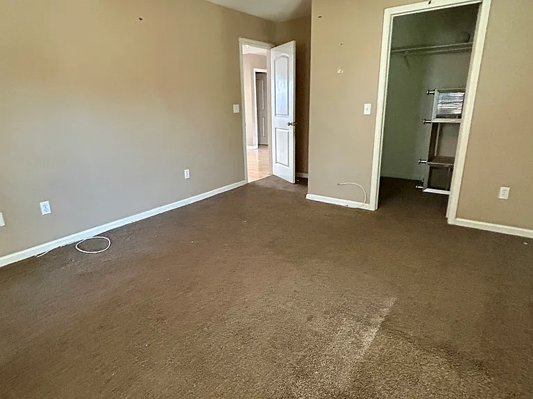 240 N Van Ness Ave — Photo 17