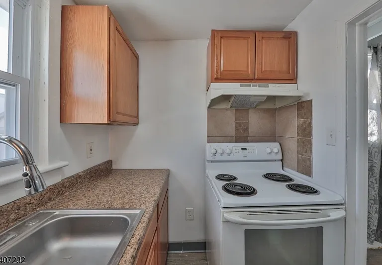 444 James St #B — Photo 12