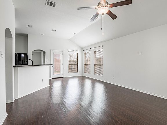 3rd image of 209 Brookside Dr