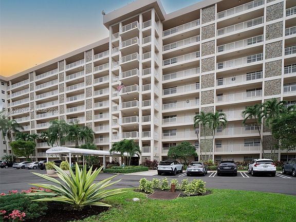 3rd image of 3510 Oaks Way APT 408