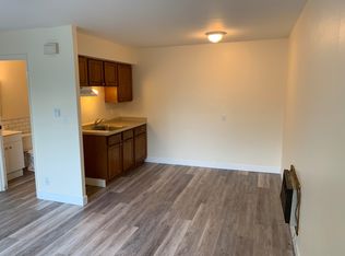 950 N 20th St APT 3, Milwaukee, WI 53233