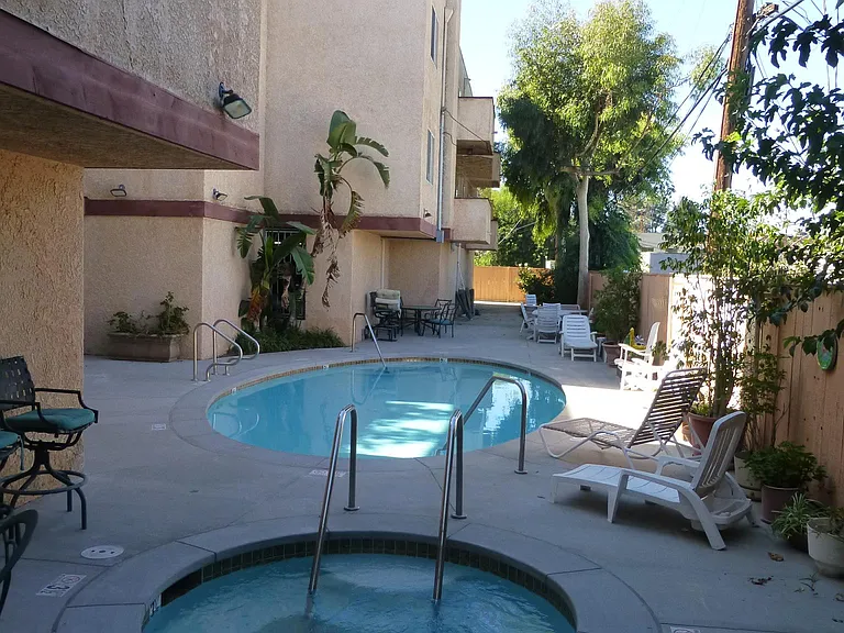 22501 Del Valle — Photo 3