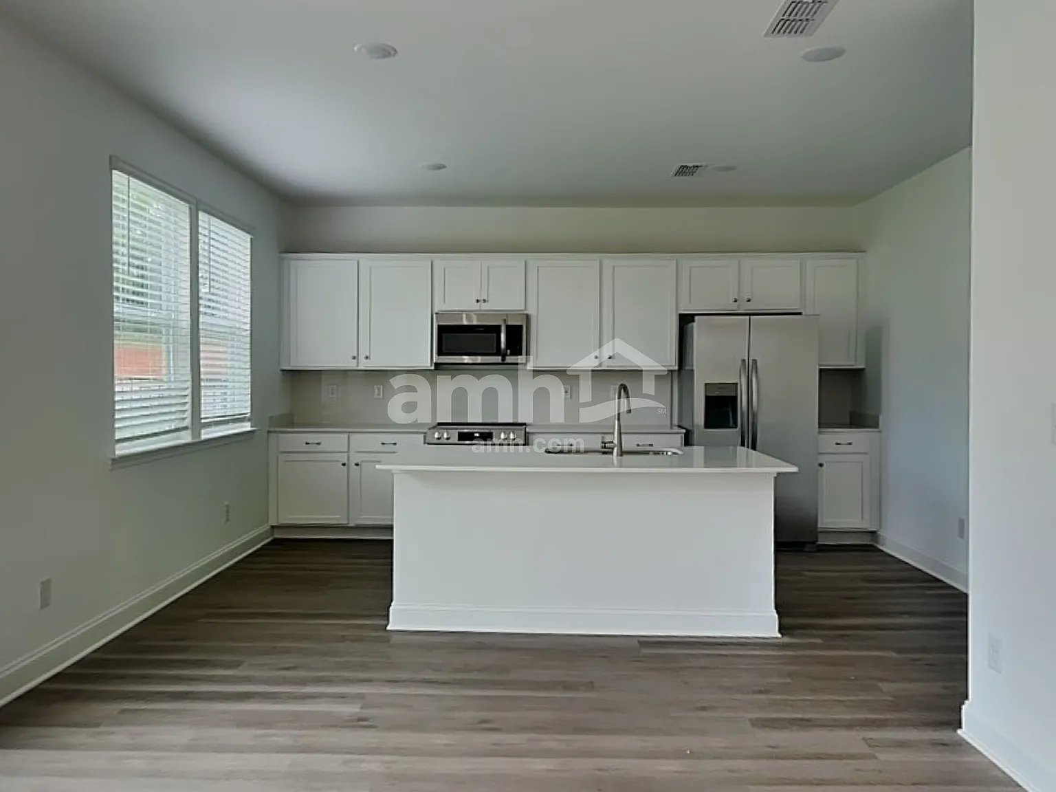 3 bed, 2.5 bath, 1895 sqft, $2,450 — Photo 4
