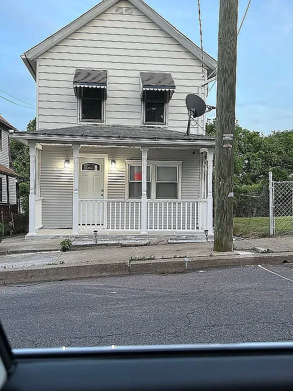 3 bed, 1368 sqft, $1,600 — Photo 1