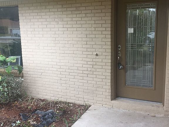 2nd image of 2225 Banbury Ave