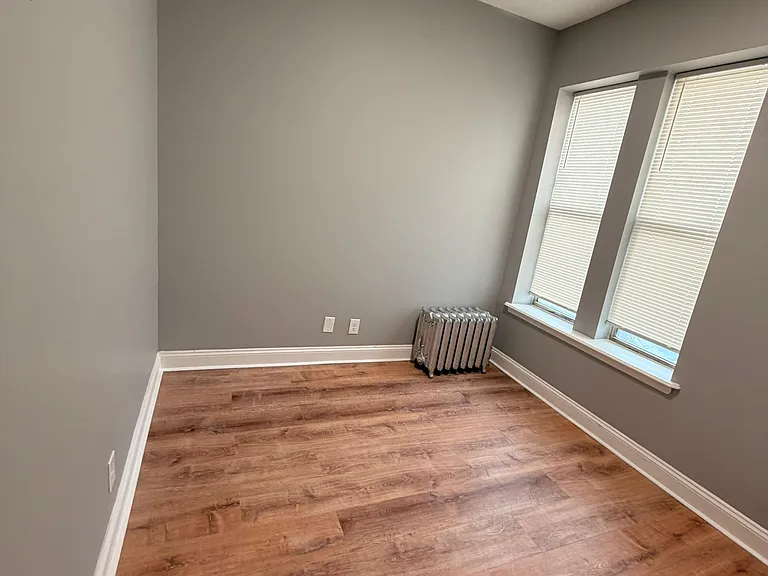 4739 S Ingleside Ave — Photo 9