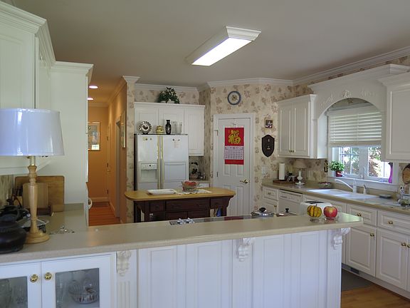 3rd image of 213 Sweet Gum Ct