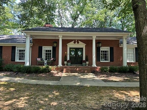 2nd image of 1414 Clark Pl