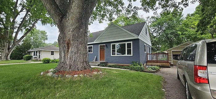 2229 Oriole Ave — Photo 1