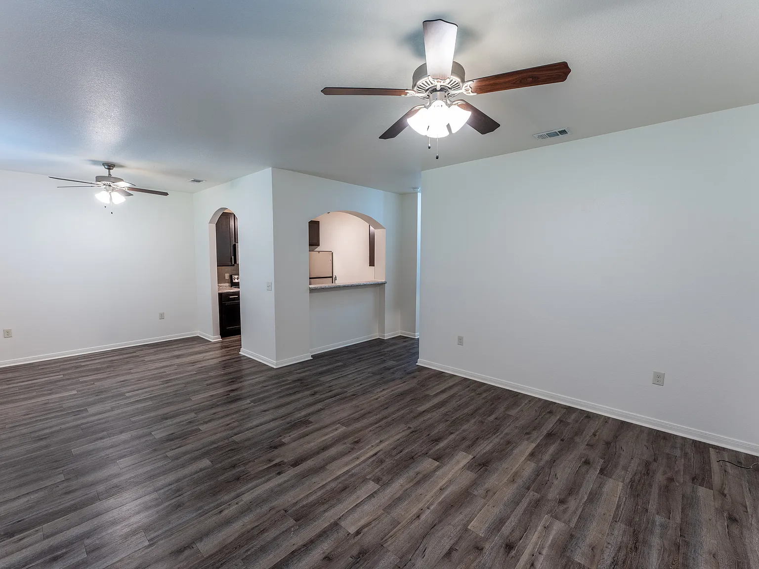 2 bed, 1030 sqft, $1,595 — Photo 2
