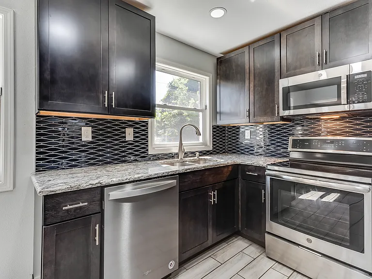 1712 N Belmont Ave — Photo 29