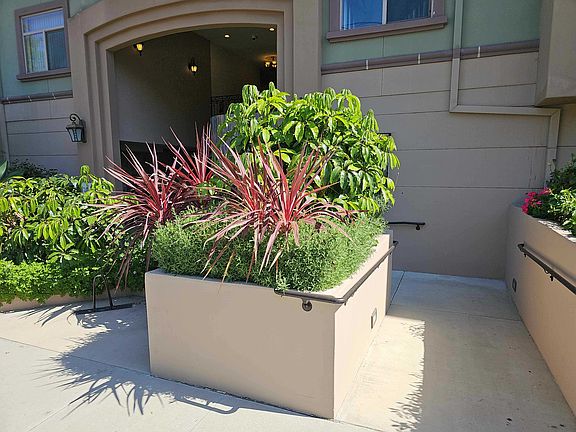 3rd image of 10950 Bloomfield St Penthouse 14
