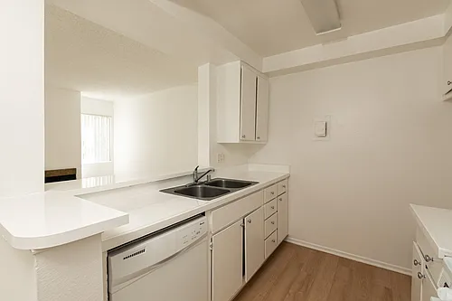 Wilshire Kingsley Regency Photo 1